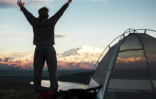 Homem em Camping - Onde acampar no Paraná